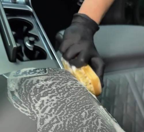 Pranie tapicerki samochodowej w Warszawie